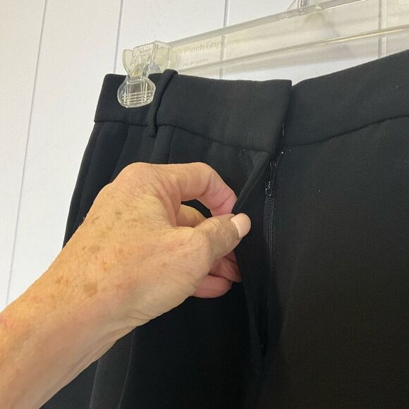 J. Crew Women’s Size 4 Black Pull On Dress Shorts Clasp Closure 5” Inseam - Picture 2 of 9